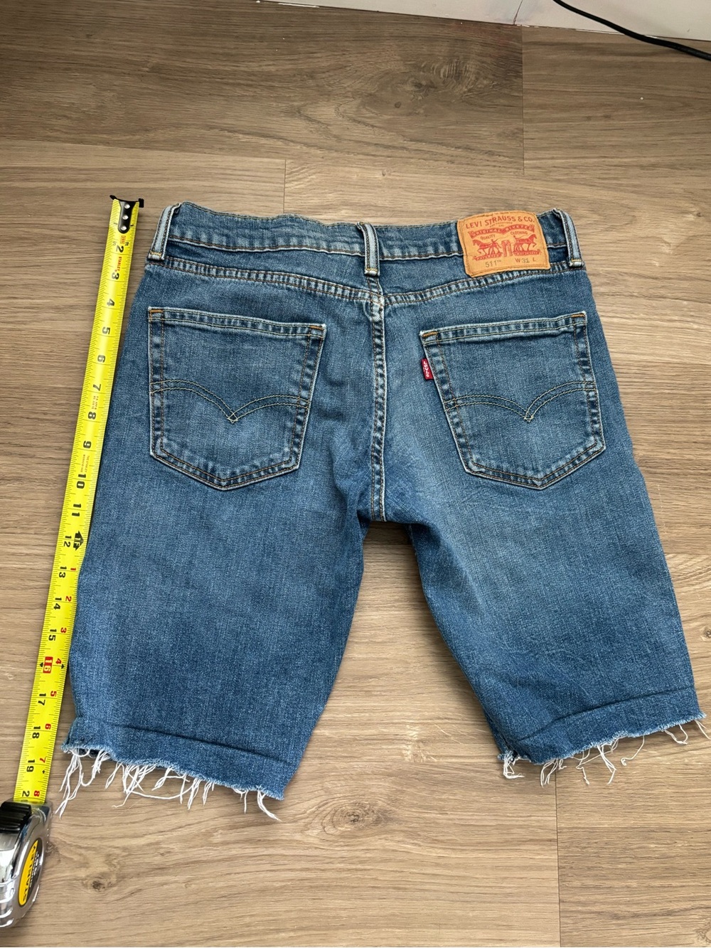 Levi 511 Men's Distressed Blue Denim Shorts Size 31 - Picture 3 of 4